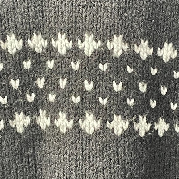 Hand Knit Simple Norwegian Nordic Style Crew Neck Sweater, Black/White, Size M - Picture 4 of 6